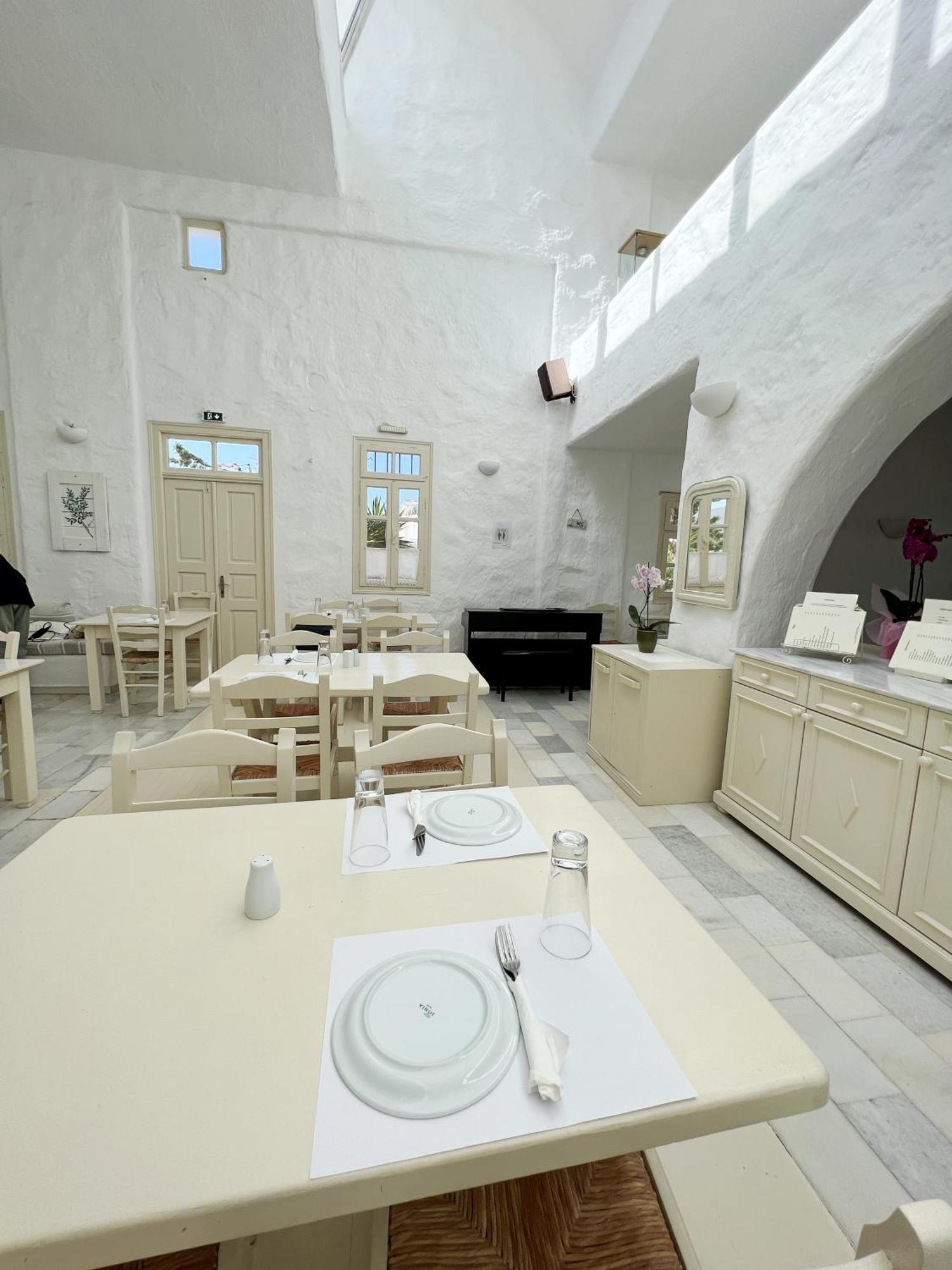 Hotel Anezina Drios Exterior photo